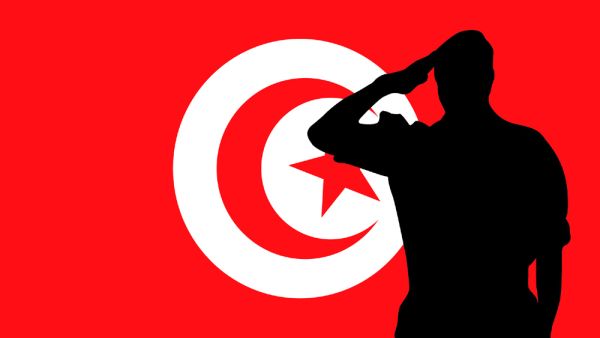 انتشلت كوادر الانقاذ جثتين ولا تزال عملية البحث جارية عن باقي الضحايا إثر سقوط المروحية العسكرية في البحر المتوسط