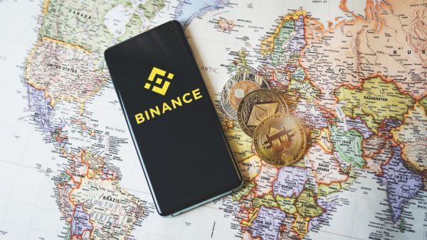 Crypto news recap: US SEC sues Binance