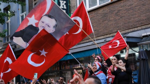 اكد اردوغان قبيل الاعلان عن اسماء وزراء حكومته ان “إرادة الشعب انعكست بشكل ديمقراطي في 14 و28 مايو/أيار الماضي