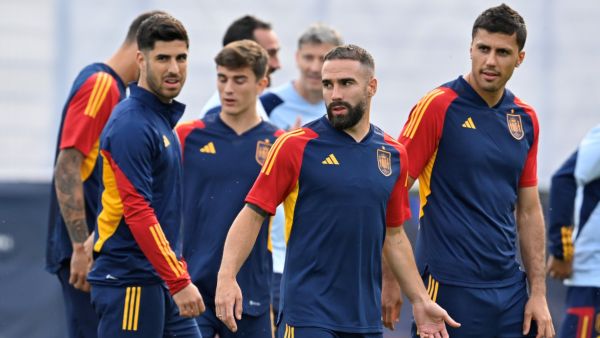 (LtoR) Spain's Marco Asensio, Dani Carvajal and Rodri take part in a training session on the eve of the UEFA Nations League Finals between Spain and Croatia at the Varkenoord trainer area of Feyenoord in Rotterdam on June 17, 2023. (Photo by John THYS / AFP)