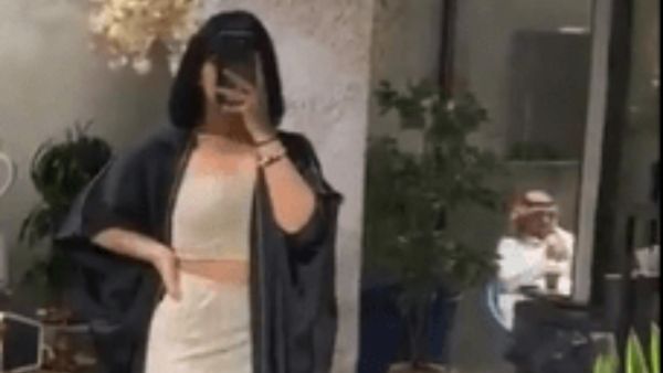 فتاة تخالف قائمة الذوق العام