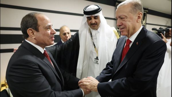  الامير القطري الشيخ تميم بن حمد قد جمع الرئيسين المصري والتركي على هامش حفل افتتاح بطولة كأس العالم 2022 في قطر
