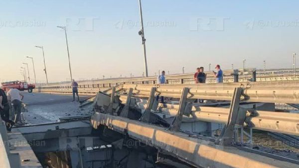 انفجار في احدى دعامات جسر القرم