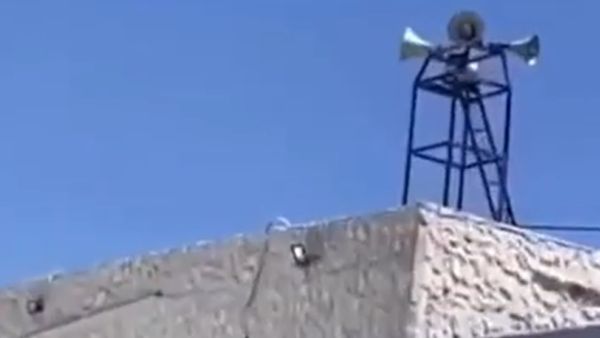 سماعات المسجد لتلقين الطلبة إجابات امتحان التوجيهي في الاردن (فيديو)