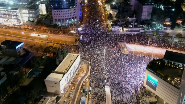 وتتواصل الاحتجاجات ضد رئيس الحكومة الاسرائيلية بسبب اقرار قوانين اللامعقولية وذلك للاسبوع الـ 30 على التوالي