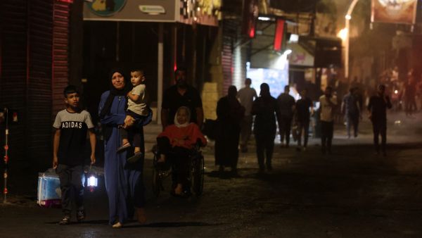 اسرائيل ترغم الاف الفلسطينيين على مغادرة منازلهم في مخيم جنين