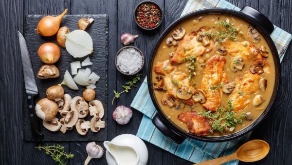 أشهر 9 وصفات تحتوي على الدجاج والفطر 