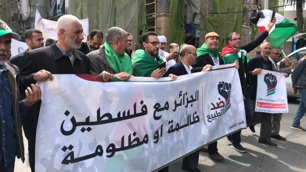 الشعب الجزائري يظهر رفضًا قاطعًا لأي تطبيع مع الاحتلال الإسرائيلي