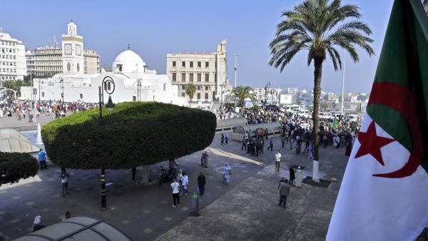 حادثة أثارت دهشة وتعجب المصلين خلال اليوم الثاني من عيد الأضحى