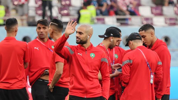Morocco's midfielder #04 Sofyan Amrabat (C) waves to the fans prior to the Qatar 2022 World Cup third place play-off football match between Croatia and Morocco at Khalifa International Stadium in Doha on December 17, 2022. (Photo by KARIM JAAFAR / AFP)