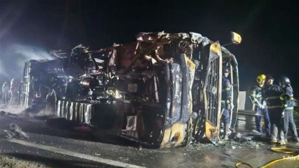  انتشال 25 جثة من مجموع 32 شخصًا كانوا يسافرون في الحافلة.