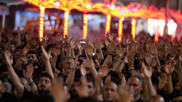 شيعة يحيون ذكرى عاشوراء 