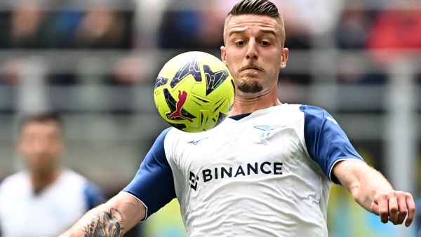 Lazio's Serbian midfielder Sergej Milinkovic-Savic controls the ball during the Italian Serie A football match between Inter Milan and Lazio at San Siro Stadium in Milan, on April 30, 2023. (Photo by GABRIEL BOUYS / AFP)