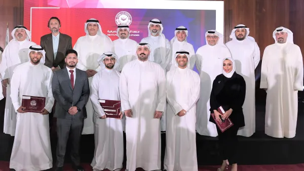 KIB يحتفي بدفعة من موظفيه الخرّيجين خلال الحفل السنوي لمعهد الدراسات المصرفية