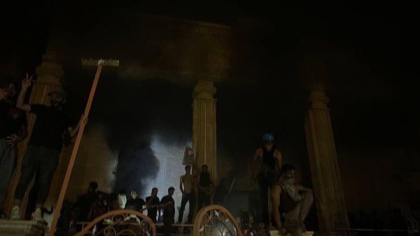 إحراق مبنى السفارة السويدية في بغداد