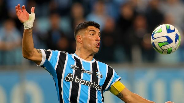 Gremio's forward Uruguayan Luis Suarez eyes the ball during the Brazilian Serie A Championship football match between Gremio and América Mineiro at the Arena do Gremio stadium in Porto Alegre, Brazil, on June 22, 2023. (Photo by SILVIO AVILA / AFP)