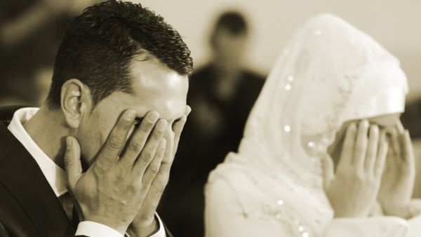 إمام وداعية تونسي، يثير الجدل بشأن مسألة زواج المسلمة بغير مسلم