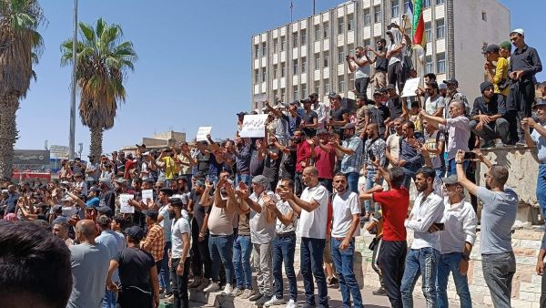 لونا الشبل، ابنة السويداء، وصفت المحتجين على النظام بـ«المرتزقة»،