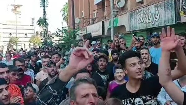 تظاهرات واضراب عام في السويداء احتجاجا على الغلاء