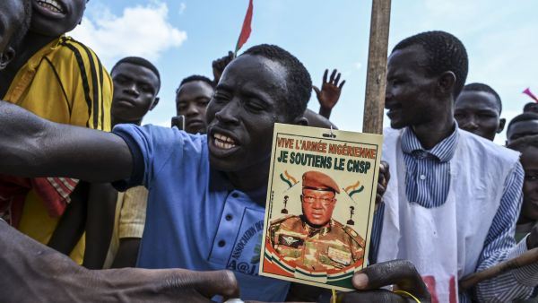 مبادرة جزائرية لحل ازمة النيجر تلحظ مرحلة انتقالية مدتها 6 اشهر