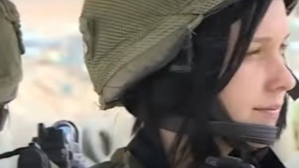 منع مجندات قاعدة اسرائيلية من الغناء مراعاة لزملائهن المتدينين