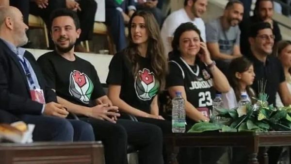  تفاصيل إطلالة الأميرة رجوة الأخيرة خلال مباراة كرة السلة اليوم