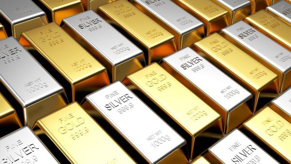 Gold has very few commercial uses outside of jewelry. Comparing Gold and Silver investments: characteristics and considerations