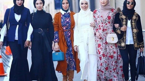 بمناسبة يوم المرأة الإماراتية...إليكي أجمل إطلالات محتشمة تلائم هذه المناسبة