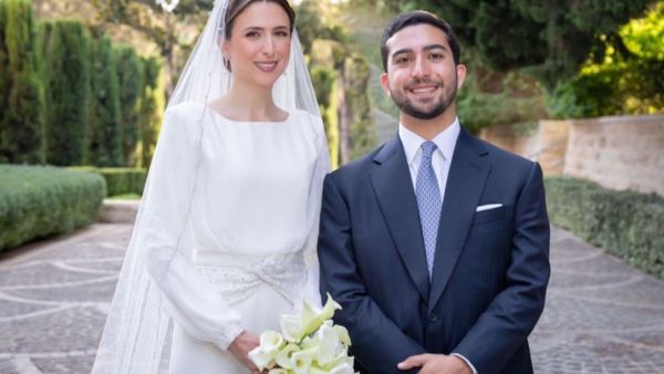 تفاصيل إطلالة زين أبو هنطش زوجة طاري جودة  نجل الأميرة سمية وناصر جودة