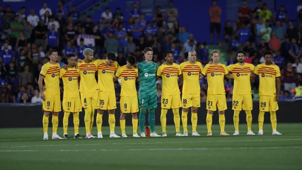 Barcelona's players pose prior the Spanish Liga football match between Getafe CF and FC Barcelona at the Col. Alfonso Perez stadium in Getafe on August 13, 2023. (Photo by JAVIER SORIANO / AFP)