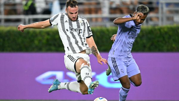 Juventus' Italian defender Frederico Gatti (L) and Real Madrid's Brazilian forward Rodrygo vie for the ball during the international friendly football match between Real Madrid and Juventus at the Rose Bowl in Pasadena, California, on July 30, 2022. (Photo by Robyn Beck / AFP)