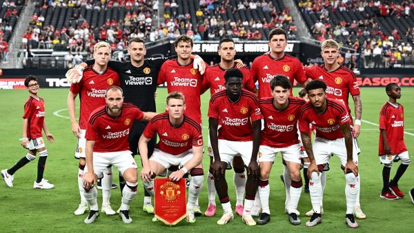 Manchester United's players pose ahead of a pre-season friendly football match against Borussia Dortmund at the Allegiant Stadium in Las Vegas, Nevada, on July 30, 2023. (Photo by Patrick T. Fallon  AFP)