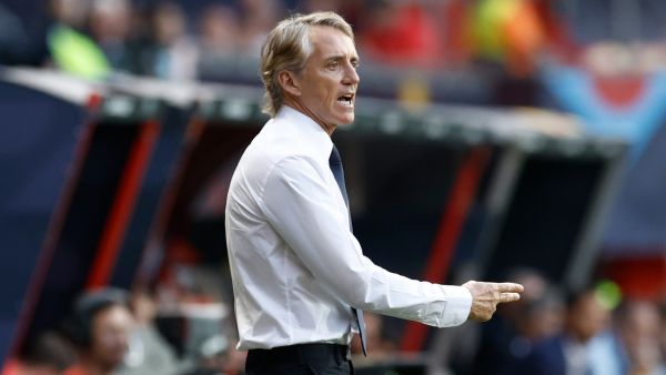 Italy's coach Roberto Mancini reacts and gestures during the UEFA Nations League semi final football match between Spain and Italy at the De Grolsch Veste Stadium in Enschede on June 15, 2023. (Photo by KENZO TRIBOUILLARD / AFP)