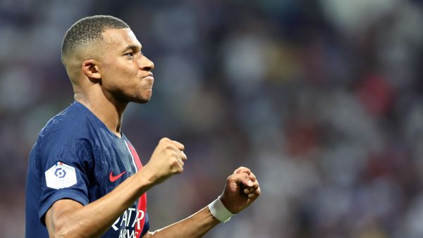 Paris Saint-Germain's French forward #07 Kylian Mbappe celebrates after scoring a penalty goal during the French L1 football match between Toulouse FC and Paris Saint-Germain (PSG) at The TFC Stadium in Toulouse, southwestern France, on August 19, 2023. (Photo by Charly TRIBALLEAU / AFP)