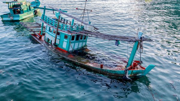 Boat sinks in the sea