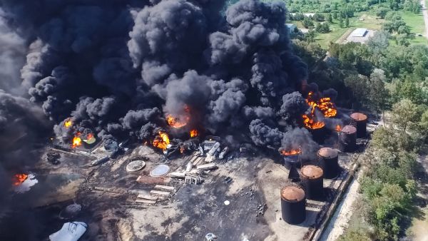 Fire breaks out at Louisiana oil refinery