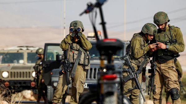 جنود من قوات الإحتلال في منطقة الأغوار قرب الحدود مع الأردن