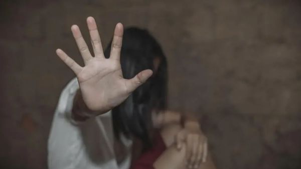 الفتاة القاصر هي من أسرة مفككة وليس لها معيل