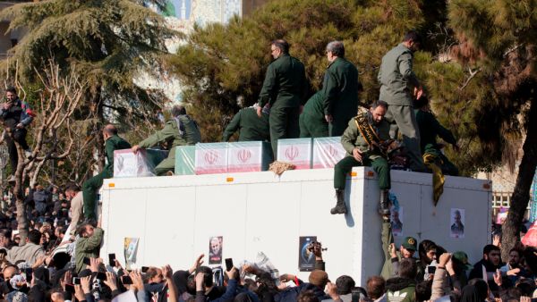 تلوح ايران بالاجتياح البري وإقامة قواعد عسكرية في شمال العراق كما فعلت تركيا.