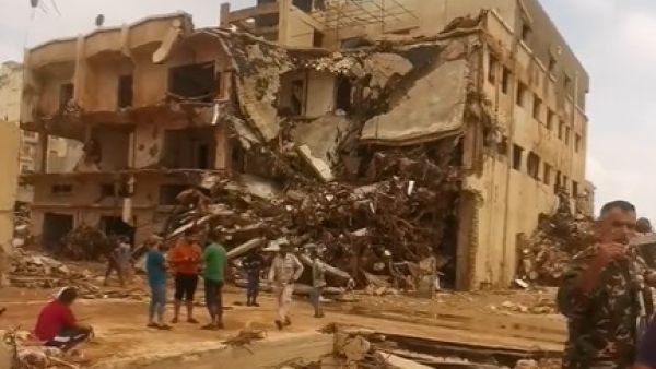 العاصفة دانيال.. ألفا قتيل و"أحياء بأكملها اختفت في البحر مع سكانها" في ليبيا