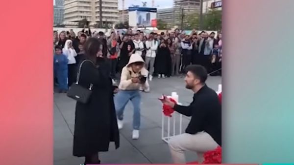  الفتاة انسحبت وعلت الخيبة اجواء الاحتفالات خاصة زاهر