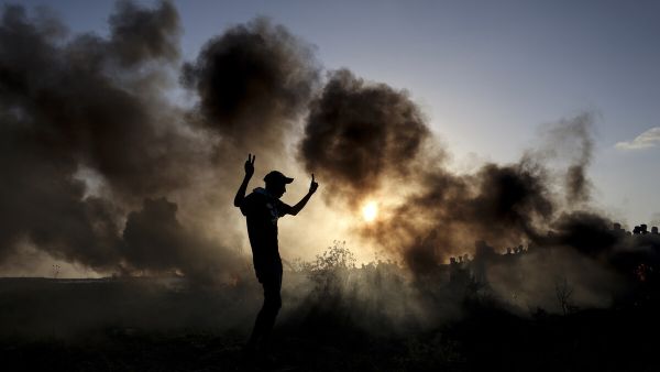 اسرائيل تغلق المسجد الابراهيمي وحماس تدين قصفها "الاجرامي" لغزة