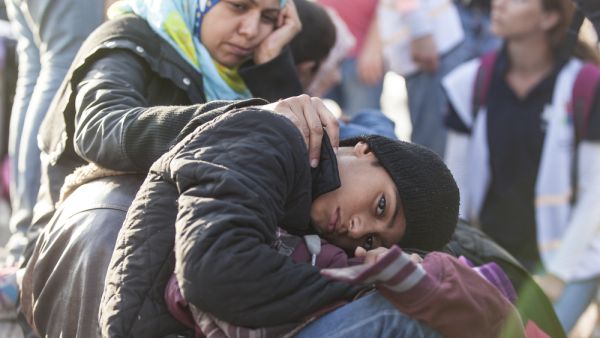 المقداد يرحب بعودة اللاجئين الى بلدهم 