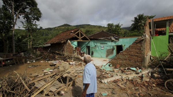 6-Magnitude earthquake strikes Northern Indonesia