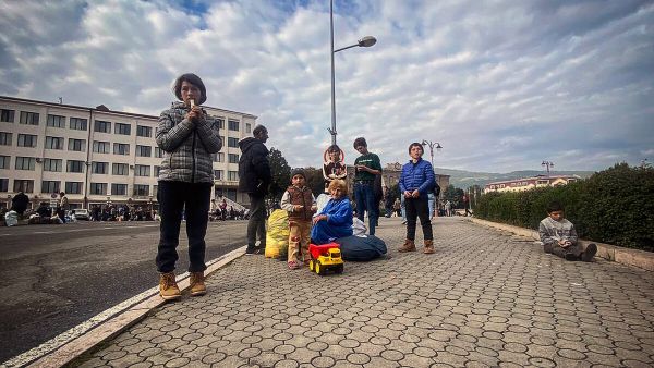Ethnic Armenians wait to be evacuated from Stepanakert on September 26, 2023. (Photo by Siranush Sargsyan / AFP) Nagorno-Karabakh