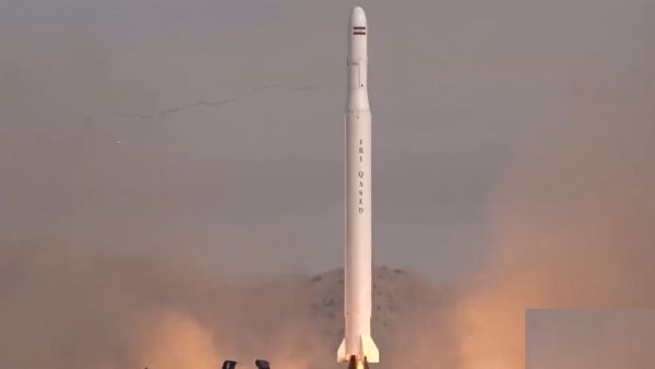 الحرس الثوري الإيراني يطلق "بنجاح" قمرا اصطناعيا جديدا الى الفضاء