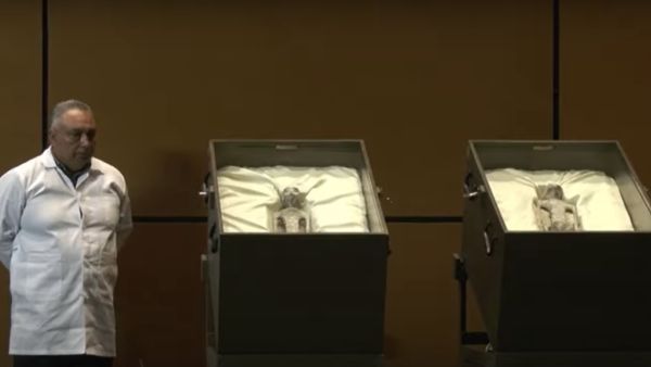 علماء يكشفون النقاب عن "كائنين فضائيين" خلال جلسة تاريخية للكونغرس المكسيكي