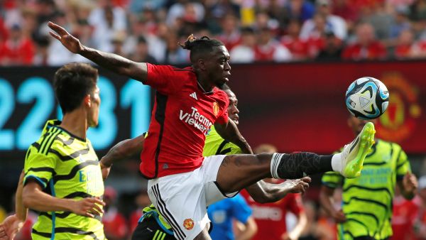 Manchester United's English defender Aaron Wan-Bissaka (C) fights for the ball with Arsenal's Japanese defender Takehiro Tomiyasu (L) and Arsenal's Brazilian defender Gabriel (R) during the friendly football match between Manchester United and Arsenal at MetLife Stadium in East Rutherford, New Jersey, on July 22, 2023. (Photo by Leonardo Munoz / AFP)