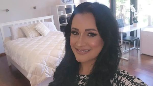 تكسب رزقها من تأجير نصف سريرها للغرباء "شريطة عدم اللمس"