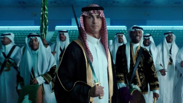 رونالدو بالبشت العربي في اليوم الوطني السعودي
